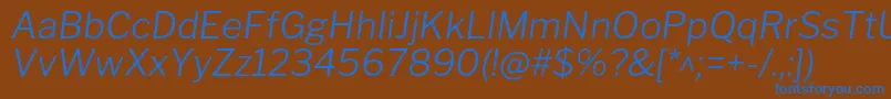 Czcionka LibrefranklinLightitalic – niebieskie czcionki na brązowym tle