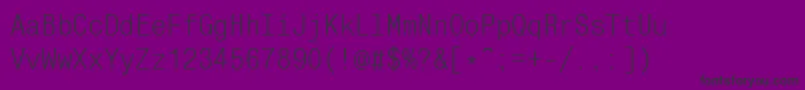 Monocondensedc-fontti – mustat fontit violetilla taustalla