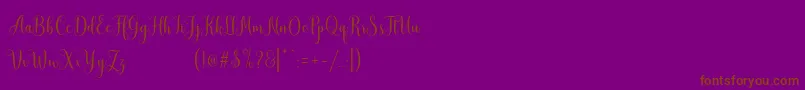 MudhisaScriptDemo-Schriftart – Braune Schriften auf violettem Hintergrund