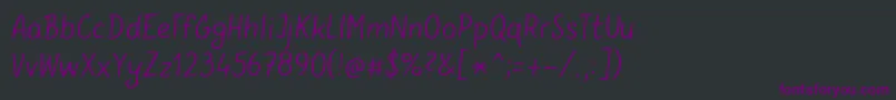 Czcionka GunnymalV36 – fioletowe czcionki na czarnym tle