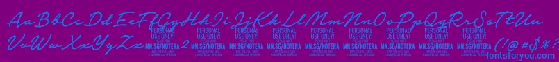 Notera2mediumPersonal-Schriftart – Blaue Schriften auf violettem Hintergrund