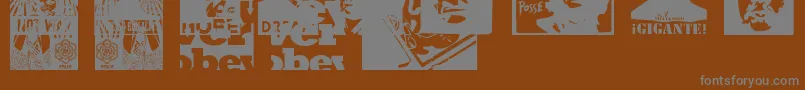 ObeyrevolutionCaps-Schriftart – Graue Schriften auf braunem Hintergrund