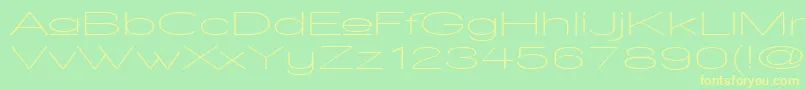 Fonte WalkwayUpperUltraexpand – fontes amarelas em um fundo verde