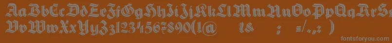 HermannGotischDecoc-fontti – harmaat kirjasimet ruskealla taustalla