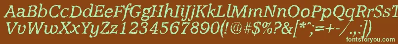 フォントAccoladerandomItalic – 緑色の文字が茶色の背景にあります。
