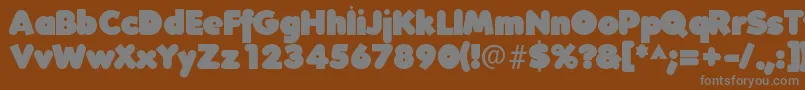 Folksxx-fontti – harmaat kirjasimet ruskealla taustalla