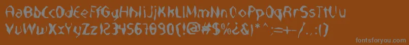 NabateaDefharo-fontti – harmaat kirjasimet ruskealla taustalla