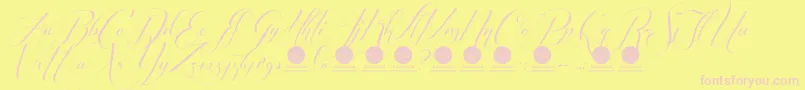 PersonaluseShippedgoods2-fontti – vaaleanpunaiset fontit keltaisella taustalla