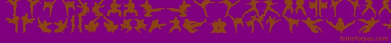 Karatechop-fontti – ruskeat fontit violetilla taustalla