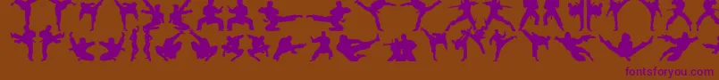 Karatechop-fontti – violetit fontit ruskealla taustalla