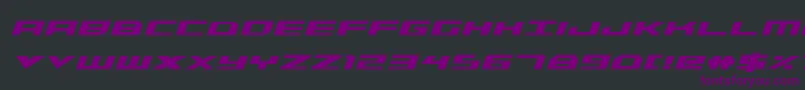Czcionka TriremeCondensedBoldItalic – fioletowe czcionki na czarnym tle