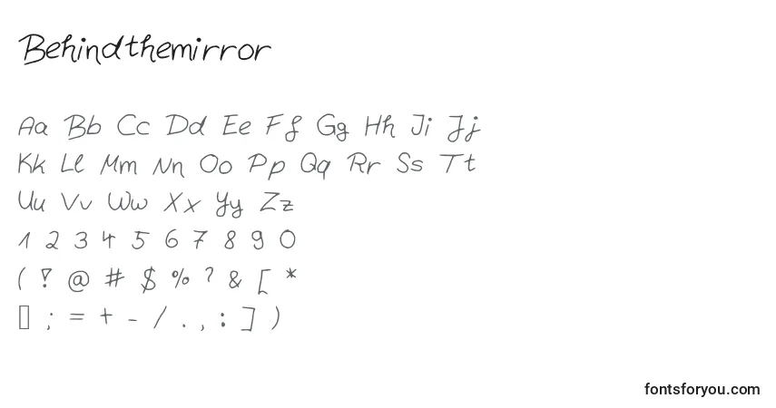 Czcionka Behindthemirror – alfabet, cyfry, specjalne znaki