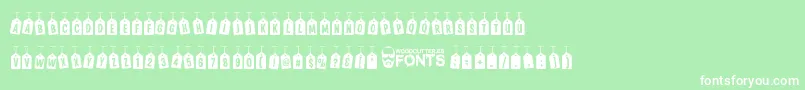 フォントWoodcutterTagsOnARope – 緑の背景に白い文字