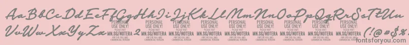 Notera2boldPersonal-Schriftart – Graue Schriften auf rosa Hintergrund