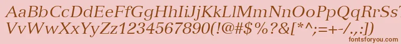 Fonte VersaillesLt56Italic – fontes marrons em um fundo rosa