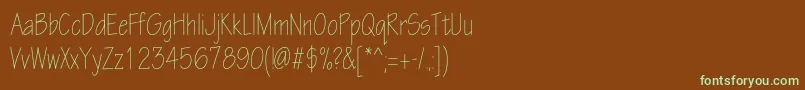 フォントEskiztwolightcondc – 緑色の文字が茶色の背景にあります。