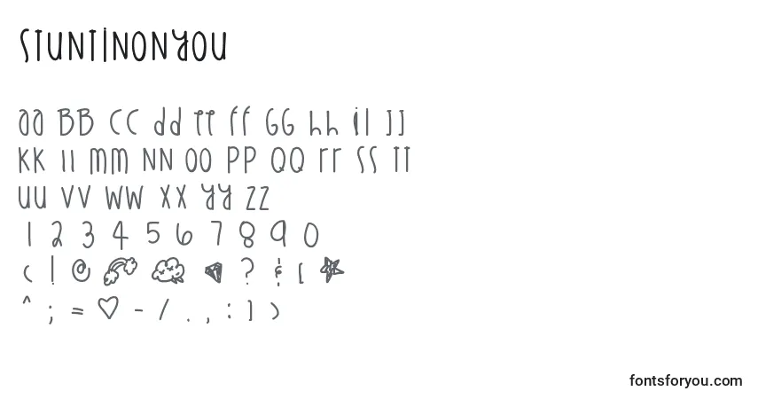 Schriftart Stuntinonyou – Alphabet, Zahlen, spezielle Symbole
