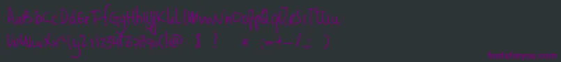 Czcionka DkHuginnAndMuninn – fioletowe czcionki na czarnym tle