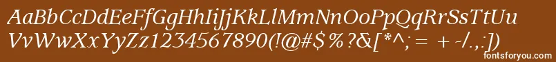ExpositionMediumSsiMediumItalic-fontti – valkoiset fontit ruskealla taustalla