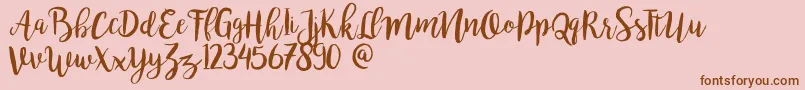 Bromello-Schriftart – Braune Schriften auf rosa Hintergrund