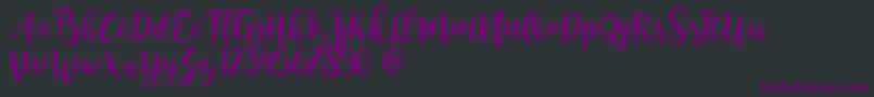 Bromello-Schriftart – Violette Schriften auf schwarzem Hintergrund