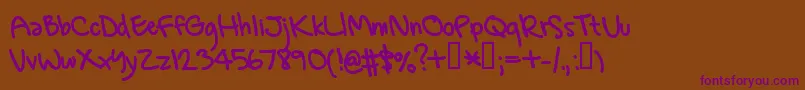GregsHand-fontti – violetit fontit ruskealla taustalla