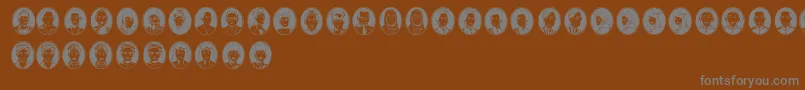 CerminPahlawan-fontti – harmaat kirjasimet ruskealla taustalla