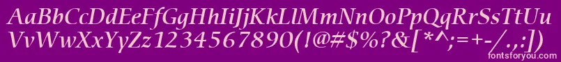 ItcCerigoLtMediumItalic-fontti – vaaleanpunaiset fontit violetilla taustalla