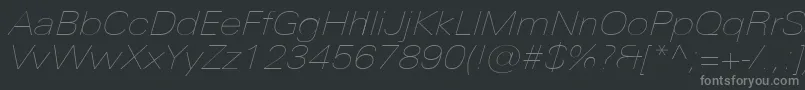 UniversNextProUltralightExtendedItalic-fontti – harmaat kirjasimet mustalla taustalla