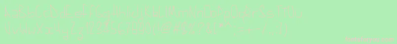 Pwaugust-fontti – vaaleanpunaiset fontit vihreällä taustalla