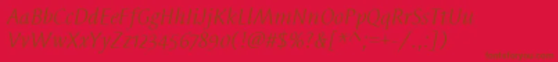 SyndorOsItcTtBookitalic-Schriftart – Braune Schriften auf rotem Hintergrund