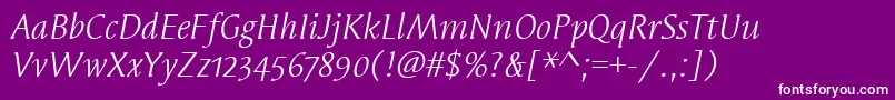Fonte SyndorOsItcTtBookitalic – fontes brancas em um fundo violeta