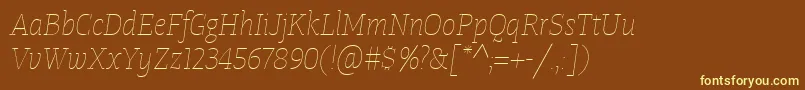 Fonte TangerserifnarrowulUltralightitalic – fontes amarelas em um fundo marrom