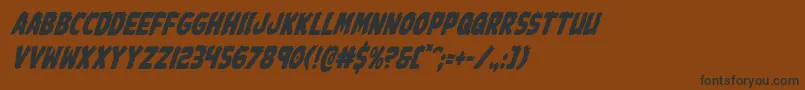 Johnnytorchcondital-fontti – mustat fontit ruskealla taustalla