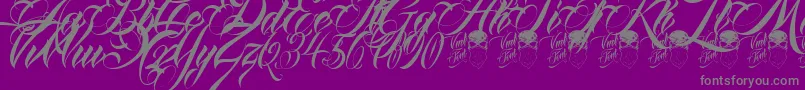 Fonte QueenAnhaScript – fontes cinzas em um fundo violeta