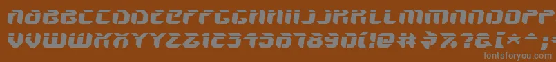 V5AmponSlanted-fontti – harmaat kirjasimet ruskealla taustalla