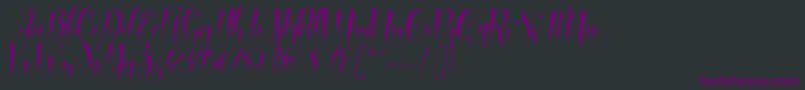Czcionka QasmiScript – fioletowe czcionki na czarnym tle