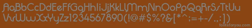QuadrantaBold-fontti – harmaat kirjasimet ruskealla taustalla