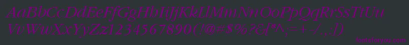 Czcionka GarnetItalic – fioletowe czcionki na czarnym tle