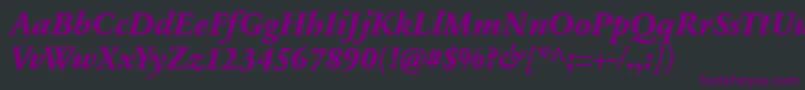 Czcionka SabonnextLtExtraBoldItalic – fioletowe czcionki na czarnym tle