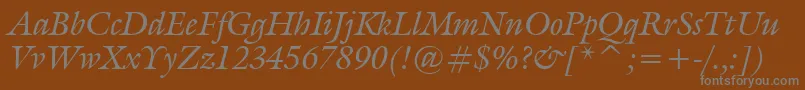 GalliardItalicBt-fontti – harmaat kirjasimet ruskealla taustalla