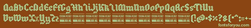 BackyardPersonal-fontti – vihreät fontit ruskealla taustalla
