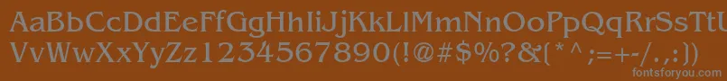 BenguiatRegular-fontti – harmaat kirjasimet ruskealla taustalla