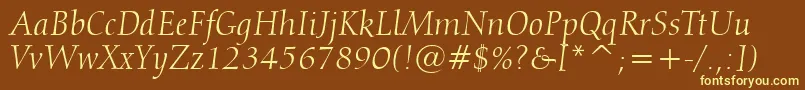 フォントCalligraphic810ItalicBt – 黄色のフォント、茶色の背景