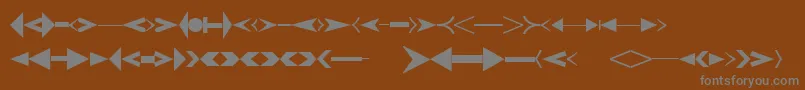 Czcionka CreativearrowsLtOne – szare czcionki na brązowym tle