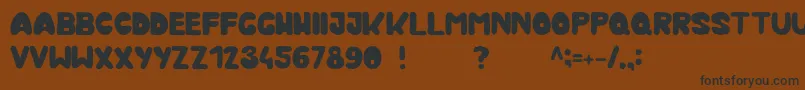 En savoir plus sur la police Kmurka Police Kmurka – polices noires sur fond brun