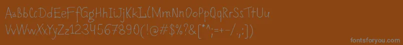 Romochka-Schriftart – Graue Schriften auf braunem Hintergrund