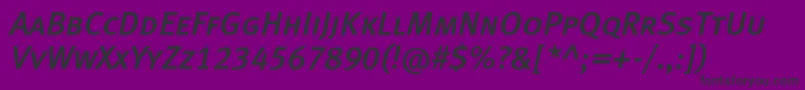 Czcionka MetamediumcapslfcItalic – czarne czcionki na fioletowym tle