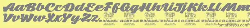 MeancasatfatPersonalUse-fontti – harmaat kirjasimet keltaisella taustalla