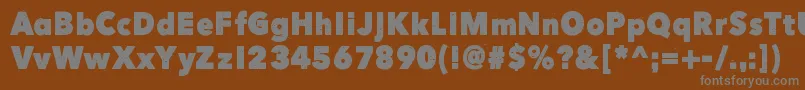 HereJustNowOut-fontti – harmaat kirjasimet ruskealla taustalla
